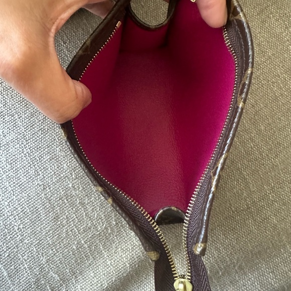 Louis Vuitton Toiletry Pouch Monogram 15 - Picture 3 of 6